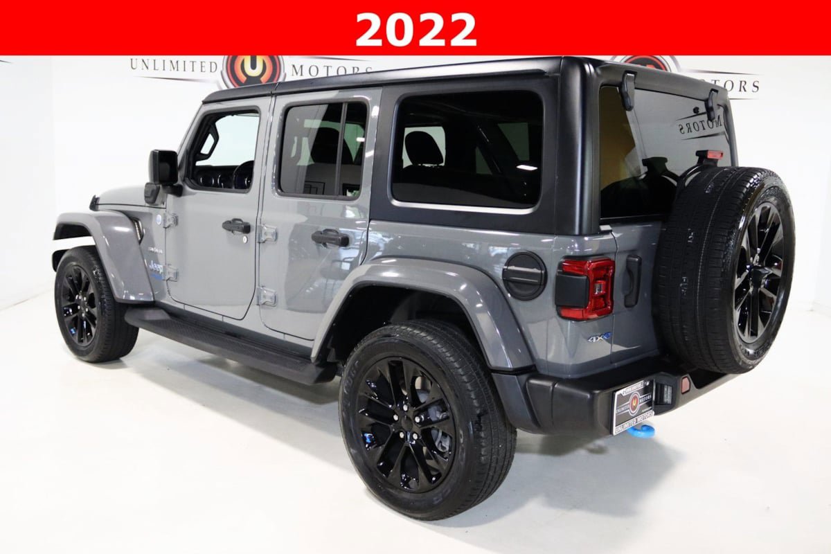 Used 2022 Jeep Wrangler Unlimited Sahara w/ Cold Weather Group image 3