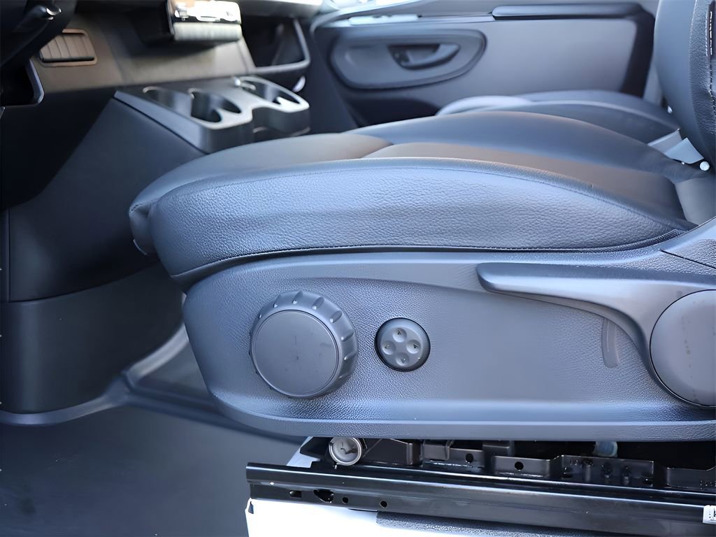 Used 2024 Mercedes-Benz Sprinter 3500 image 39