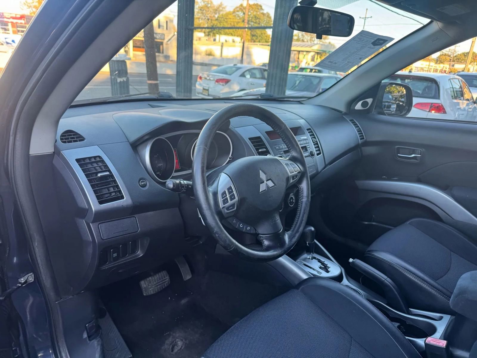 Used 2009 Mitsubishi Outlander SE image 12