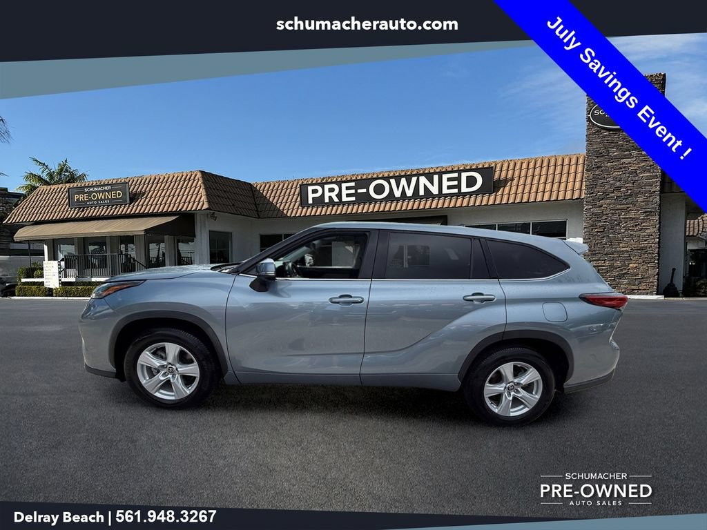 Used 2021 Toyota Highlander LE FWD image 4