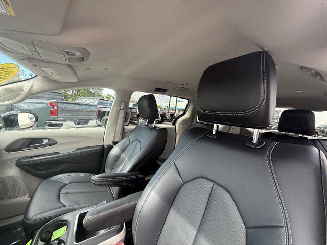 Used 2024 Chrysler Pacifica Touring-L FWD image 26