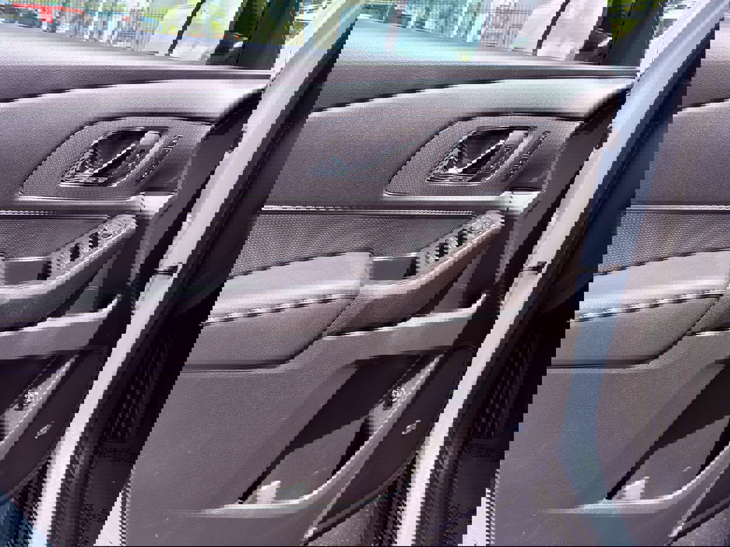 Used 2022 Chevrolet Traverse Premier w/ Redline Edition AWD/4WD image 25