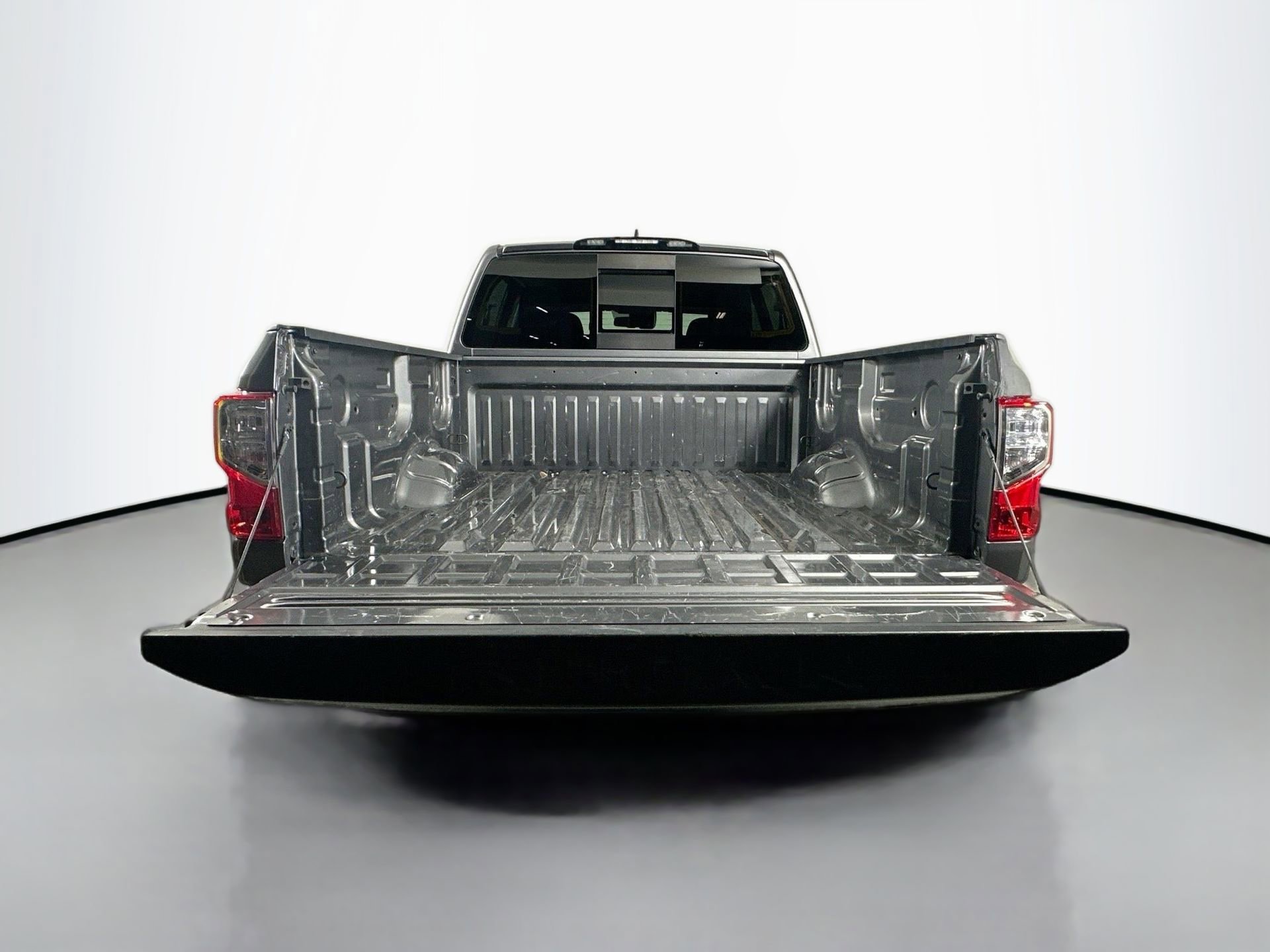 Used 2022 Nissan Titan SV w/ SV Convenience Package image 29