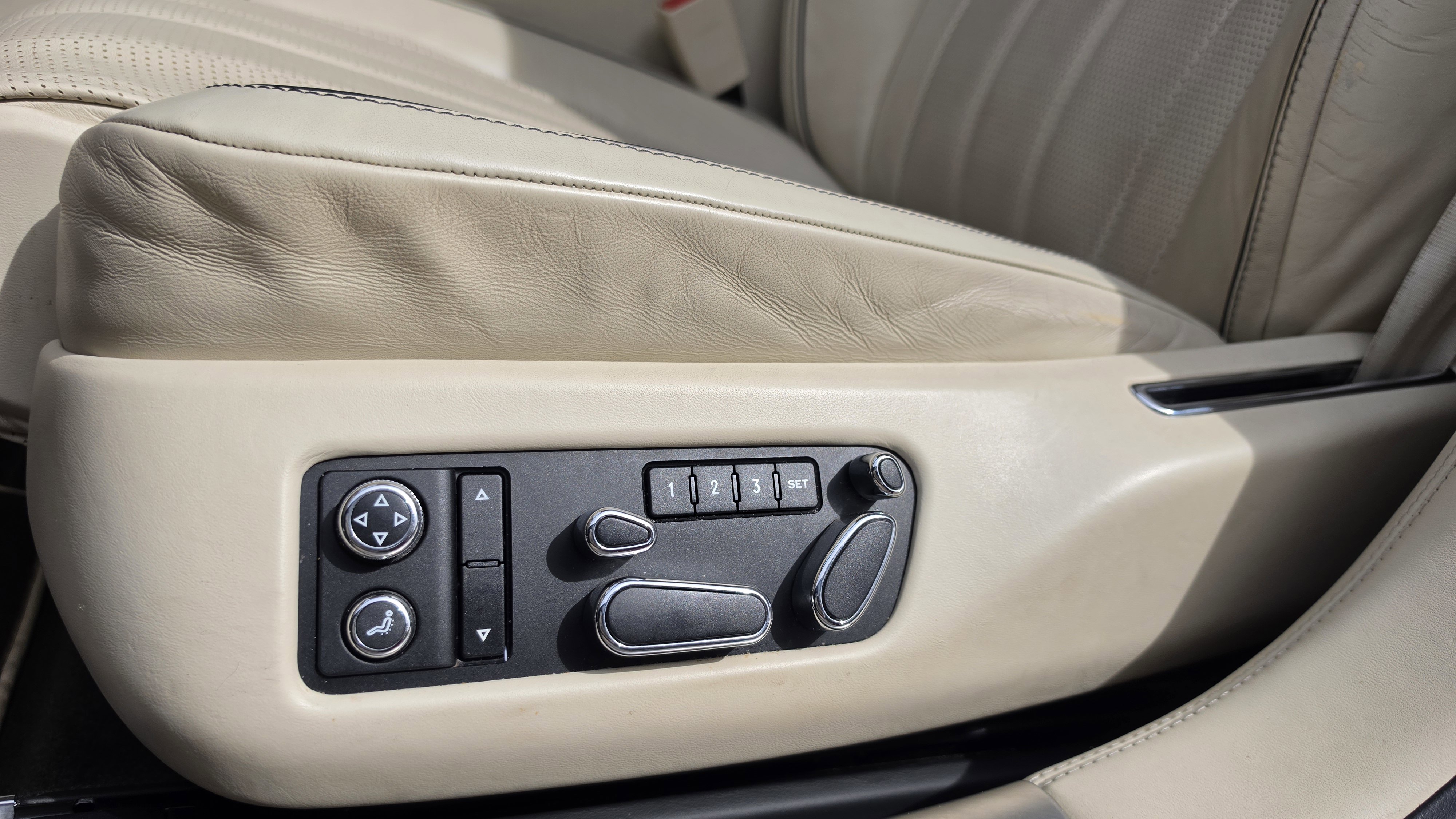 Used 2015 Bentley Flying Spur V8 image 27