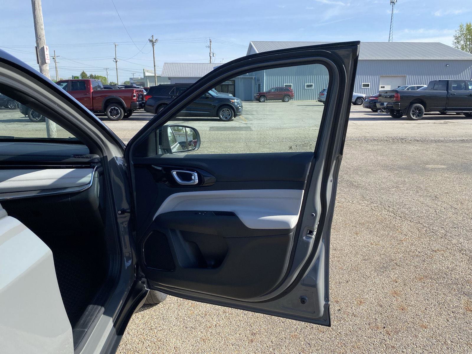 Used 2023 Jeep Compass Limited AWD/4WD image 35
