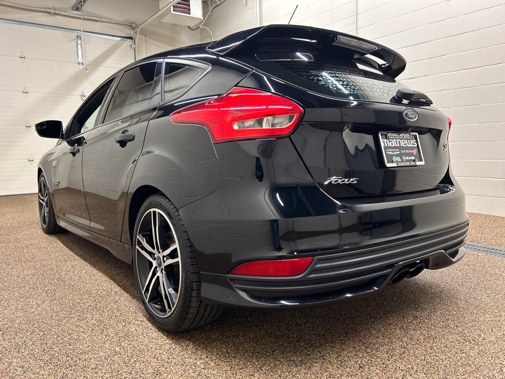 Used 2018 Ford Focus ST w/ Equipment Group 401A FWD image 4