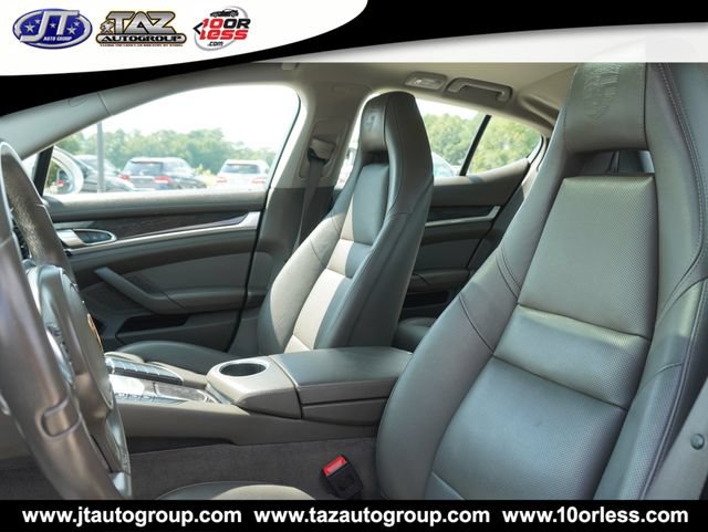 Used 2016 Porsche Panamera RWD image 19