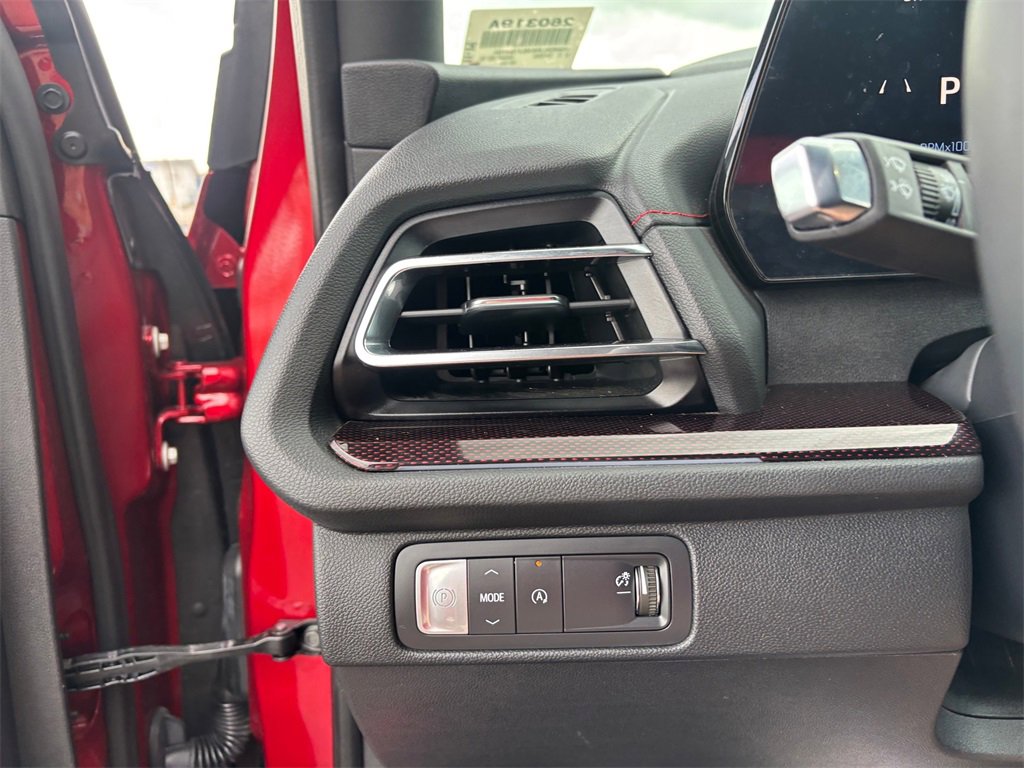 Used 2025 Chevrolet Traverse RS image 24