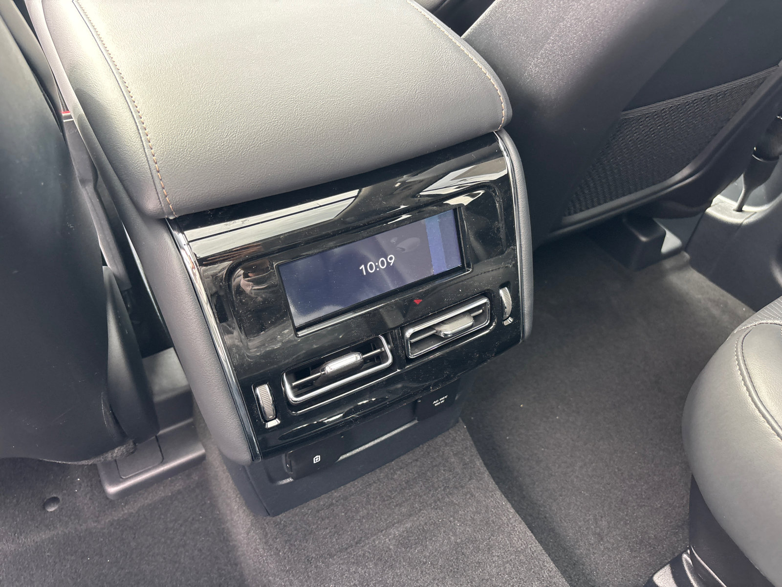 New 2026 Lincoln Aviator AWD image 32