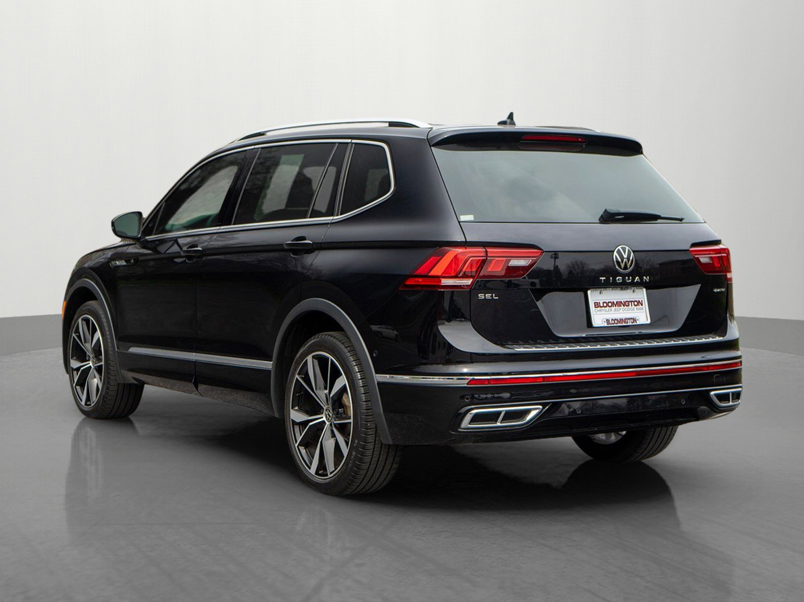 Used 2022 Volkswagen Tiguan SEL R-Line AWD/4WD image 5