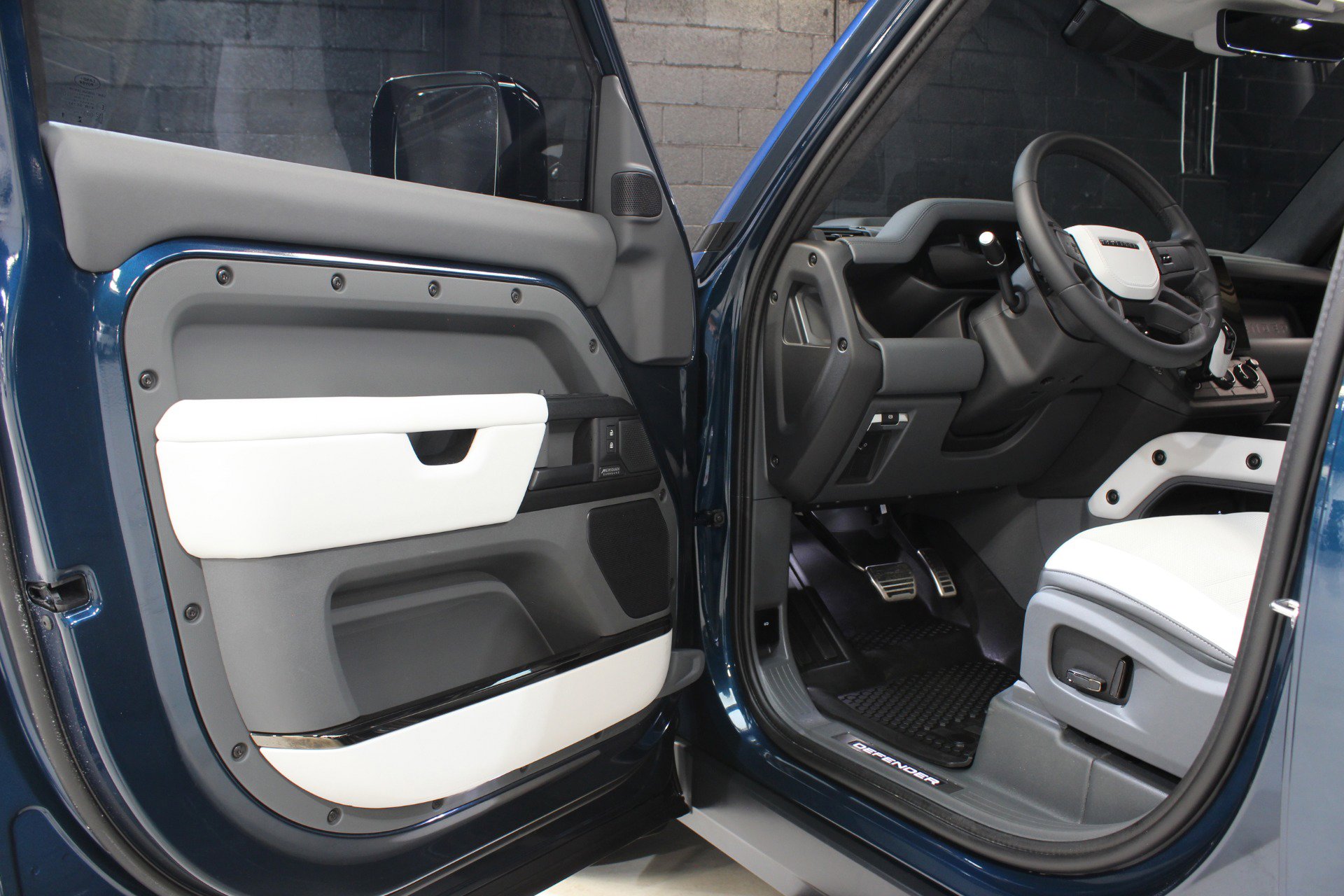 Used 2026 Land Rover Defender 110 image 34