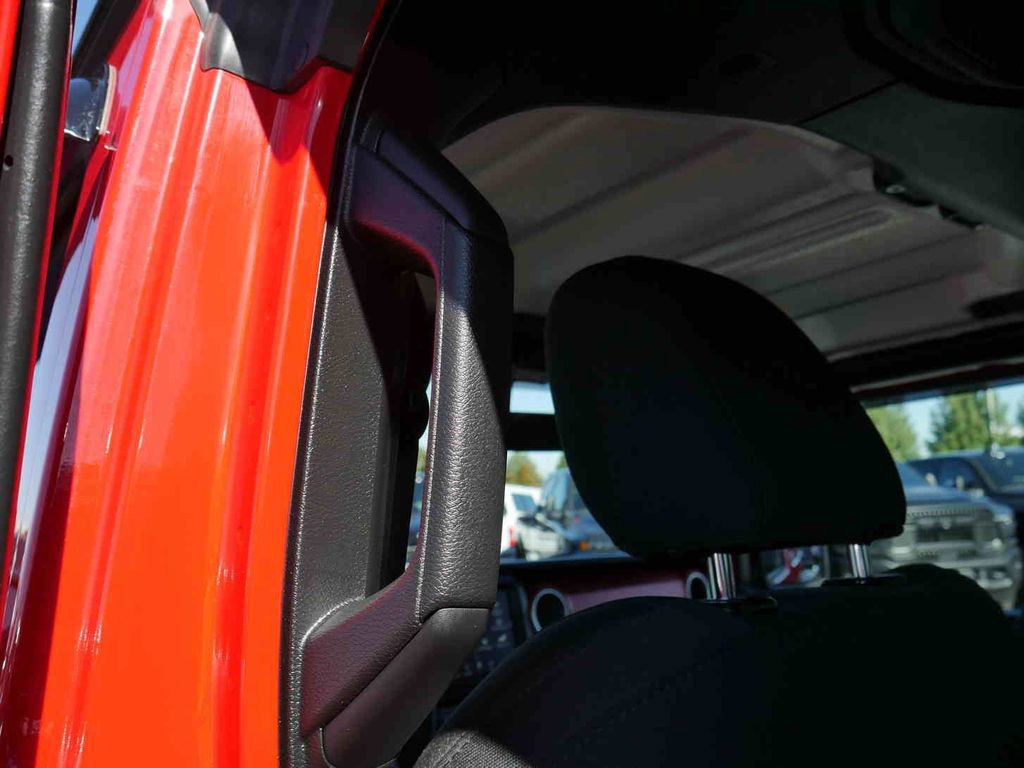 Used 2023 Jeep Wrangler Unlimited Rubicon w/ Steel Bumper Group image 19
