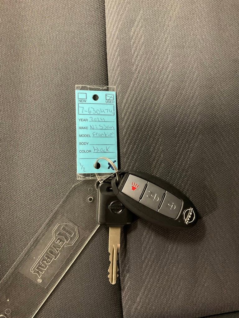 Used 2024 Nissan Frontier SV image 29