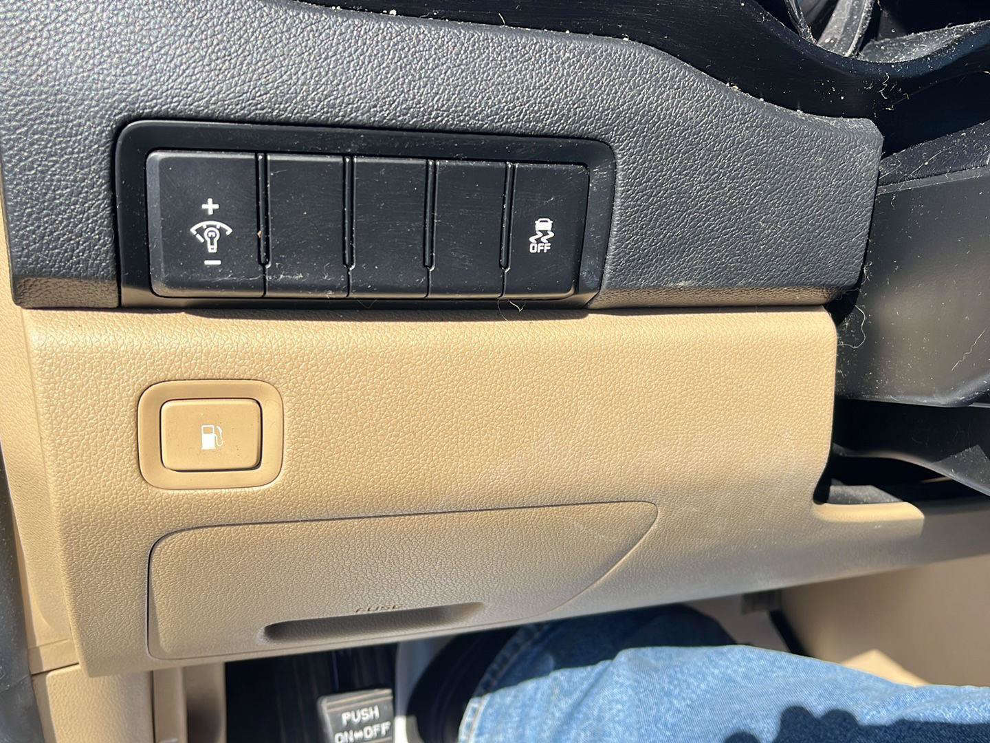 Used 2019 Kia Sedona LX FWD image 13