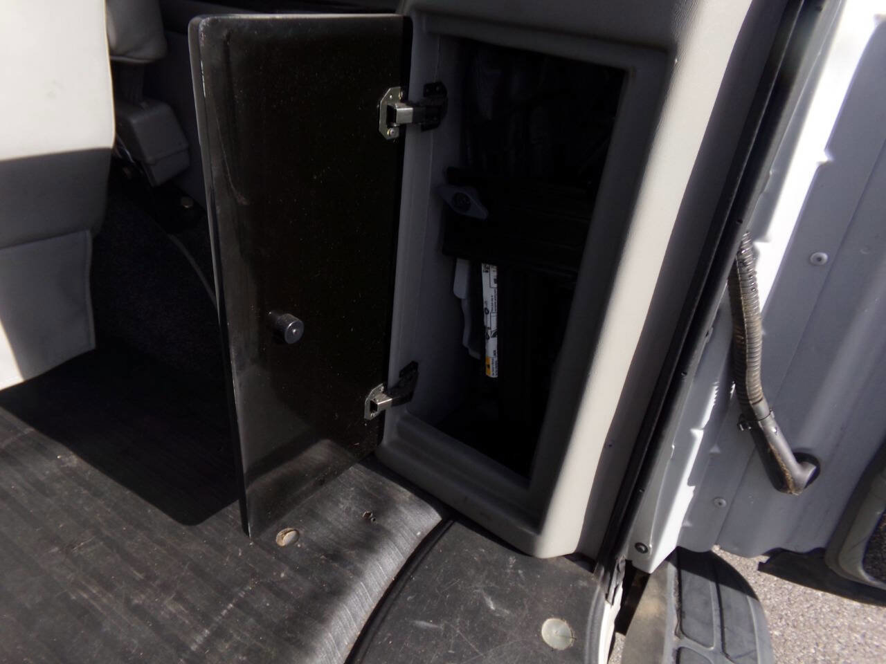 Used 2010 GMC Savana 1500 w/ Preferred Equipment Group image 22