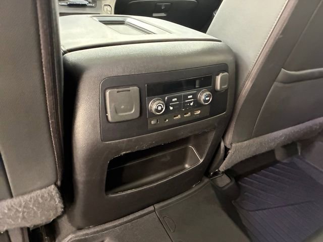 Used 2019 GMC Yukon XL SLT w/ Graphite Performance Edition AWD/4WD image 19