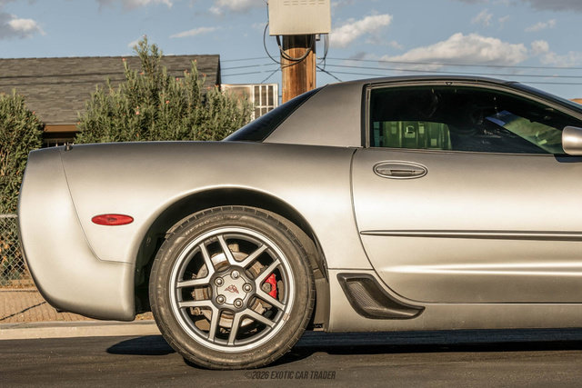 Used 2004 Chevrolet Corvette Z06 w/ Memory Package RWD image 10