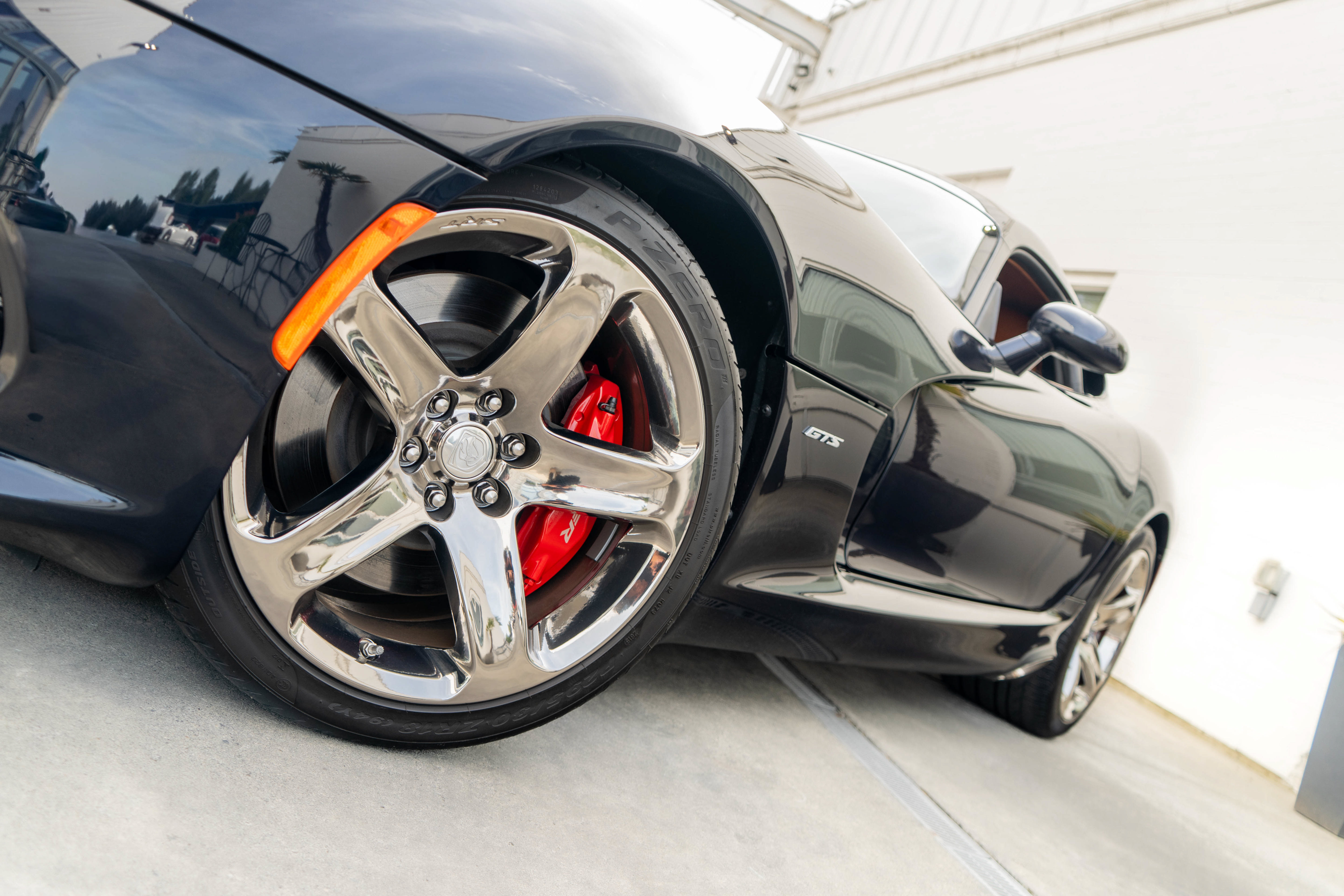 Used 2013 SRT Viper GTS w/ GTS Laguna Interior Pkg RWD image 4