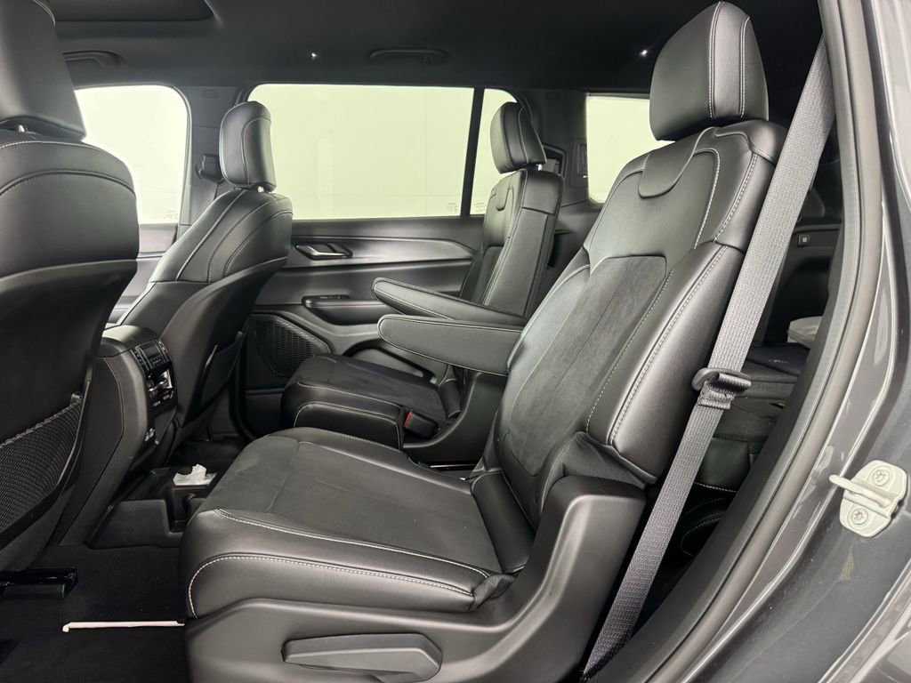 New 2024 Jeep Grand Cherokee L Altitude image 12