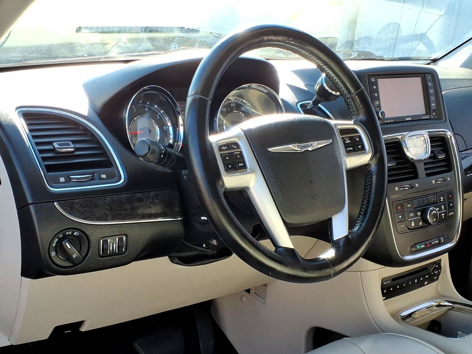 Used 2011 Chrysler Town & Country Limited w/ Trailer Tow Group FWD image 6
