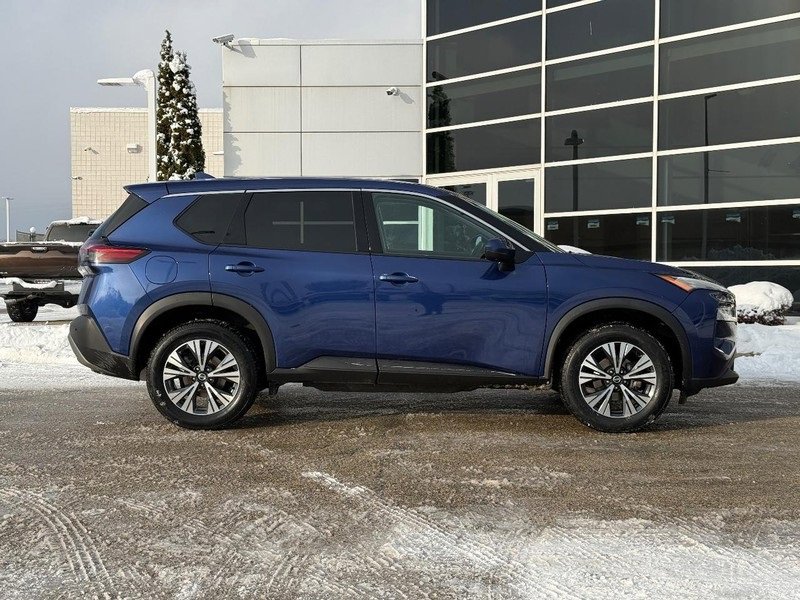 Used 2021 Nissan Rogue SV image 2