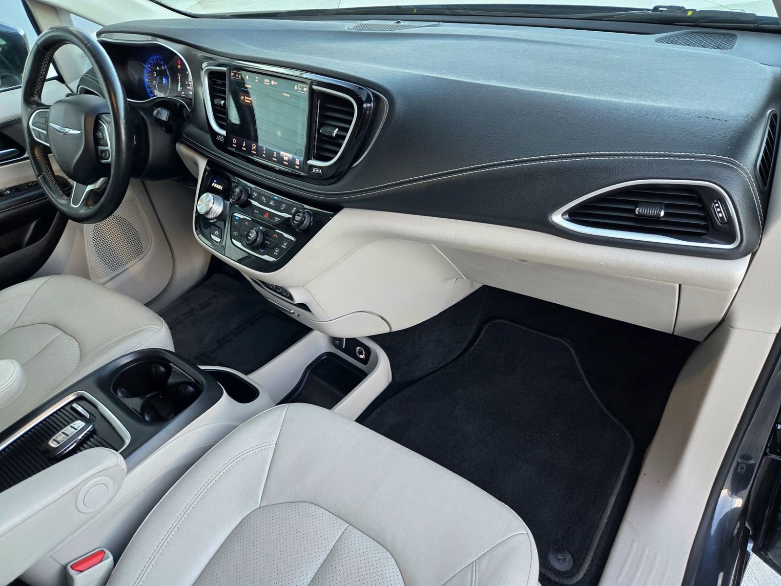 Used 2021 Chrysler Pacifica Touring-L w/ Premium & Safety Sphere Group image 2