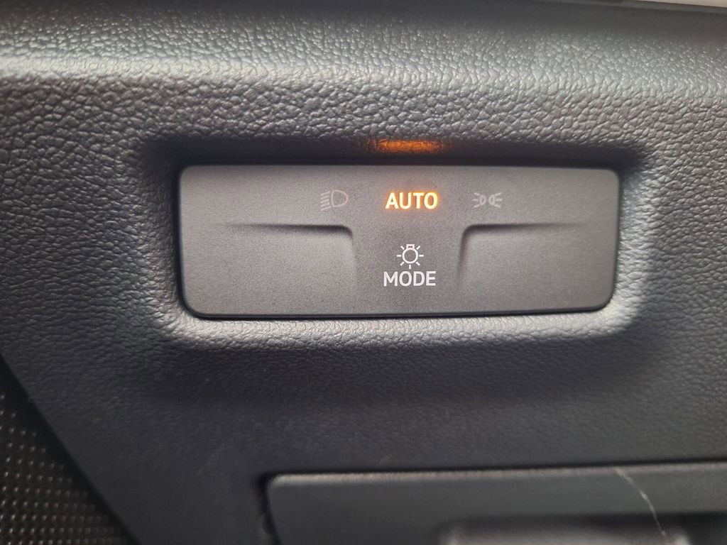 New 2026 Volkswagen Tiguan SE R-Line image 11