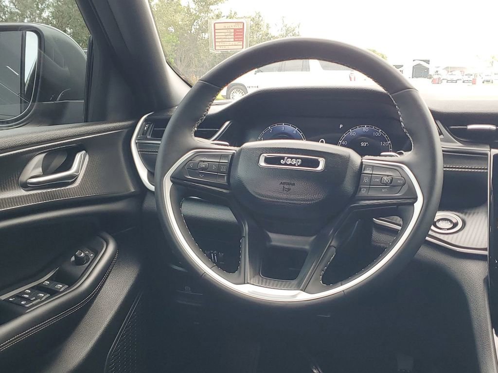 Used 2025 Jeep Grand Cherokee L Laredo w/ Luxury Tech Group I image 25