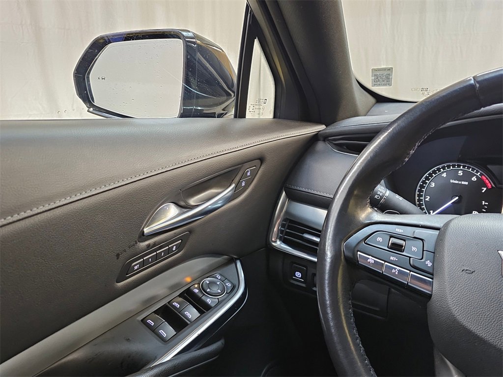 Used 2020 Cadillac XT4 Premium Luxury image 32