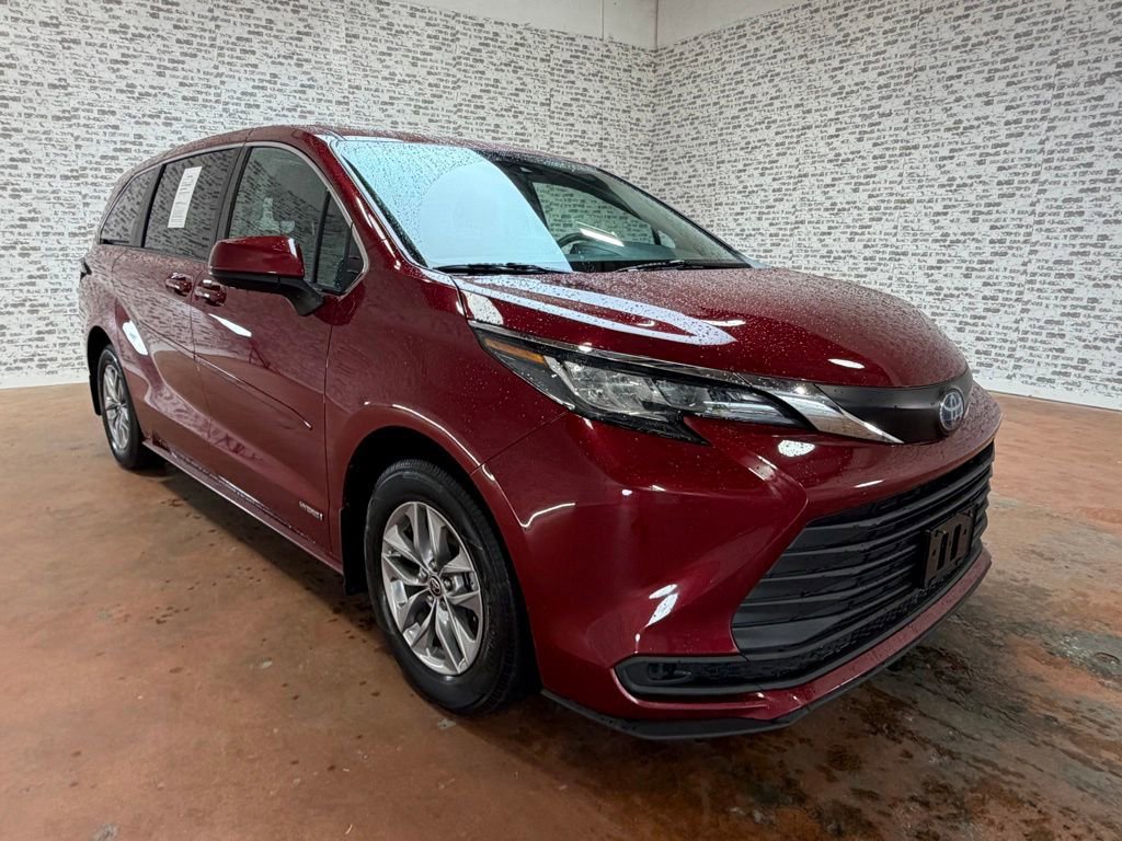 Used 2021 Toyota Sienna LE AWD/4WD image 7