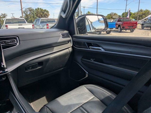Used 2023 Jeep Wagoneer L Series III RWD image 15