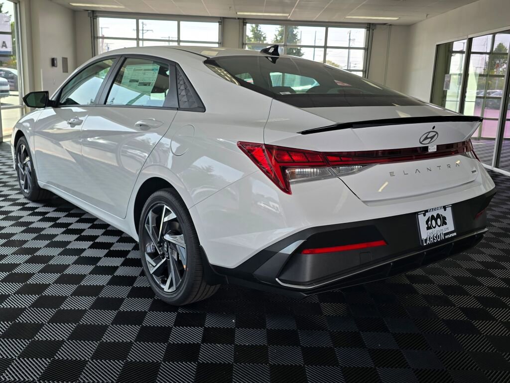 New 2025 Hyundai Elantra SEL image 6