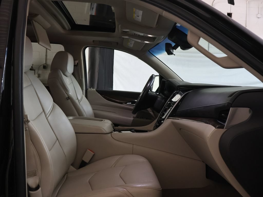 Used 2018 Cadillac Escalade ESV Luxury AWD/4WD image 10