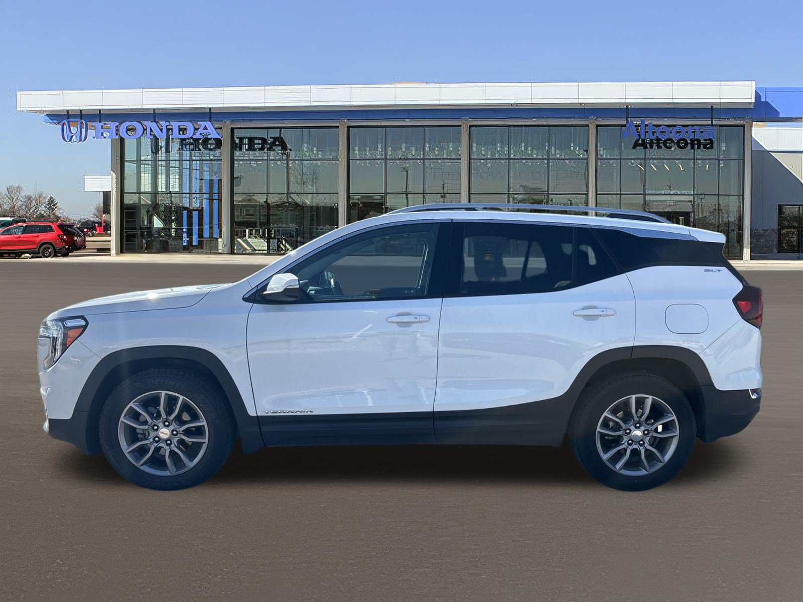 Used 2024 GMC Terrain SLT AWD/4WD image 2