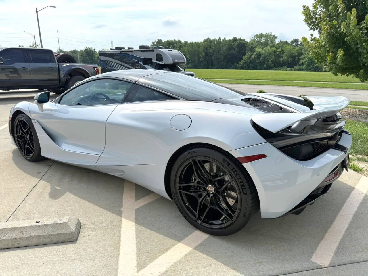 Used 2018 McLaren 720S RWD image 5