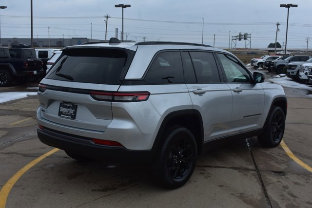 New 2026 Jeep Grand Cherokee Altitude AWD/4WD image 5