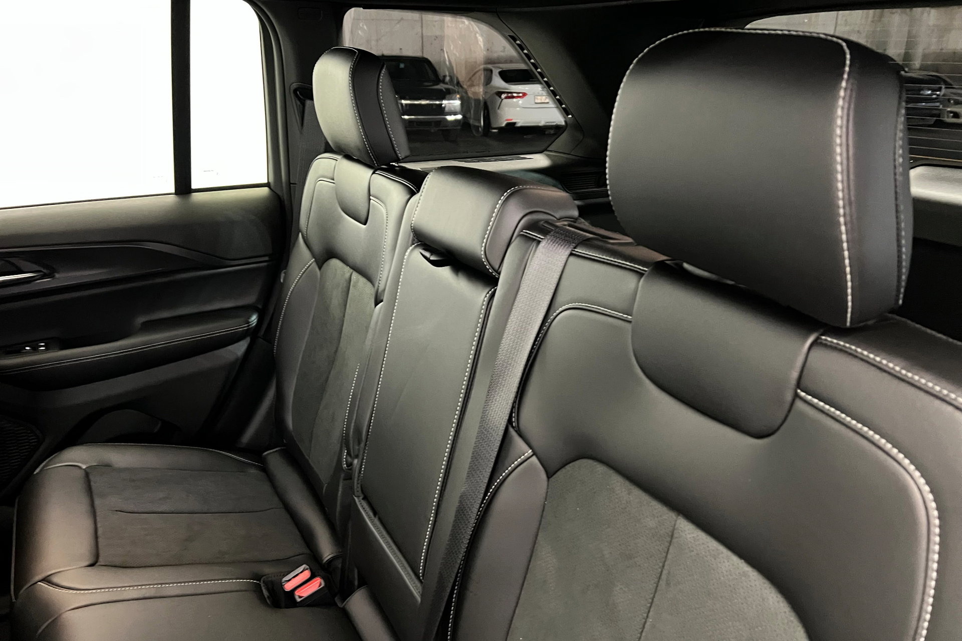 New 2025 Jeep Grand Cherokee Altitude AWD/4WD image 20