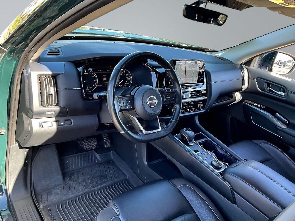 Used 2023 Nissan Pathfinder SL AWD/4WD image 19