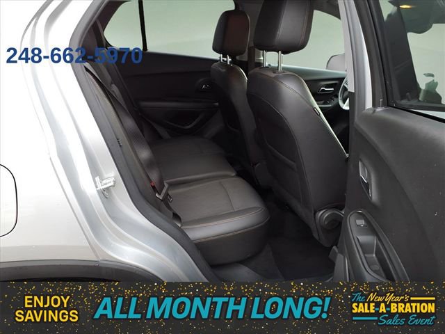 Used 2022 Chevrolet Trax LT w/ LT Convenience Package image 8