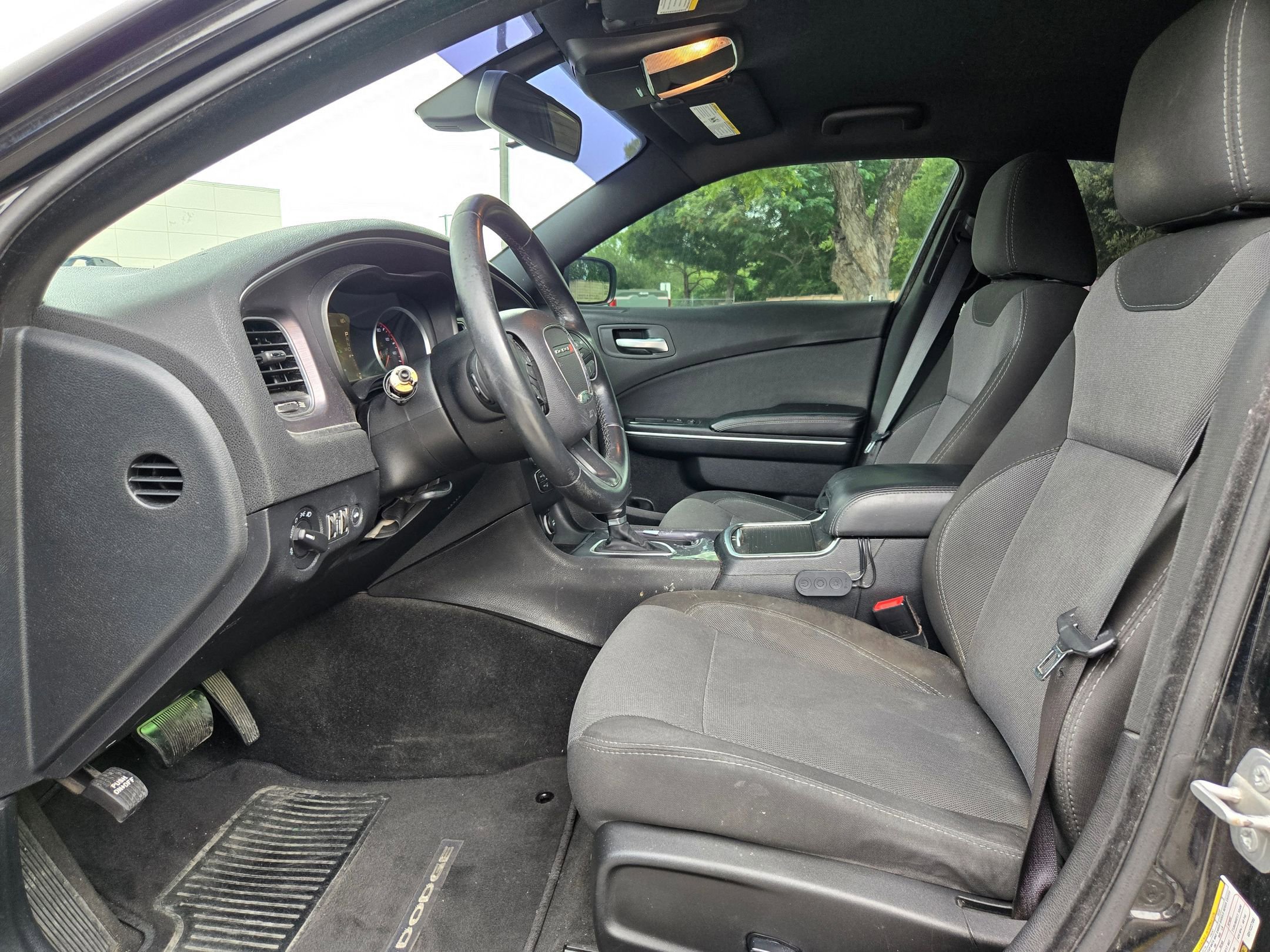 Used 2016 Dodge Charger SE RWD image 9