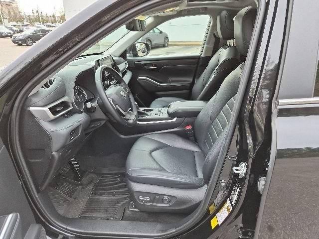 Used 2023 Toyota Highlander XLE AWD/4WD image 24
