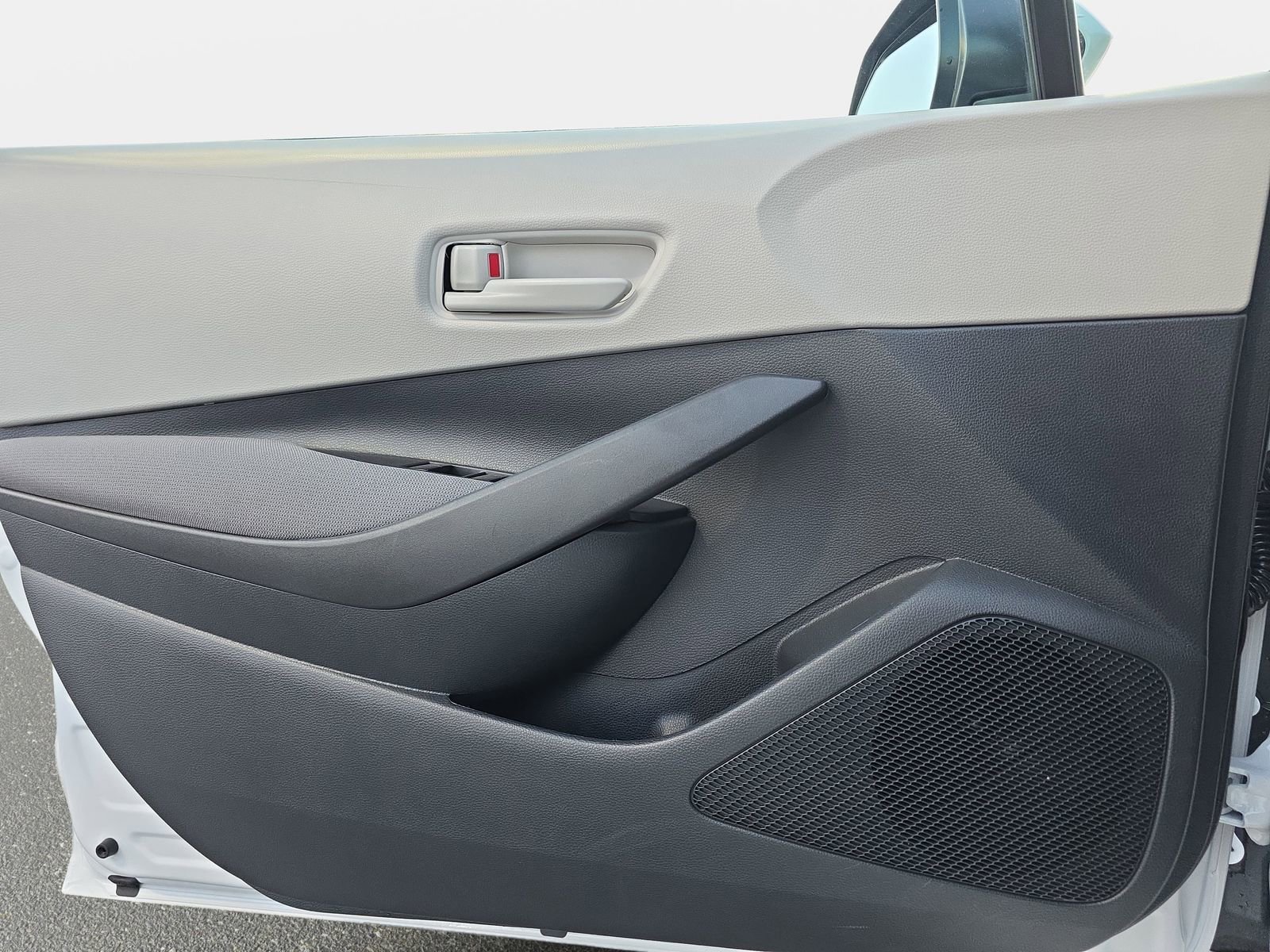 Used 2025 Toyota Corolla LE image 26