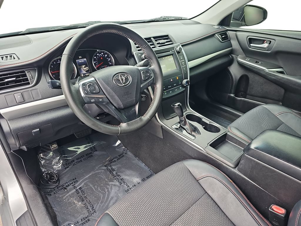Used 2016 Toyota Camry SE FWD image 16