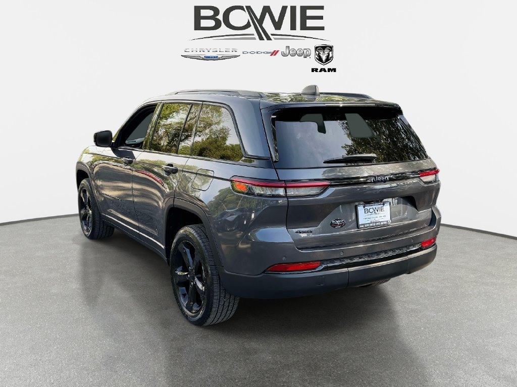 Used 2022 Jeep Grand Cherokee Altitude AWD/4WD image 4