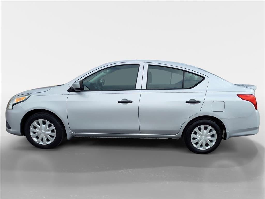 Used 2019 Nissan Versa S Plus image 2