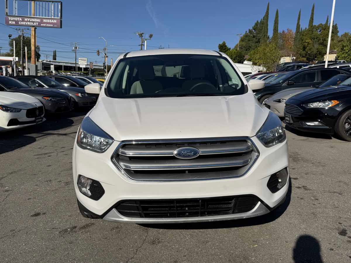 Used 2017 Ford Escape SE image 2