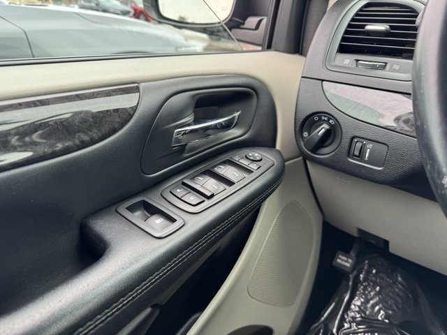 Used 2019 Dodge Grand Caravan SE w/ UConnect Hands-Free Group image 26