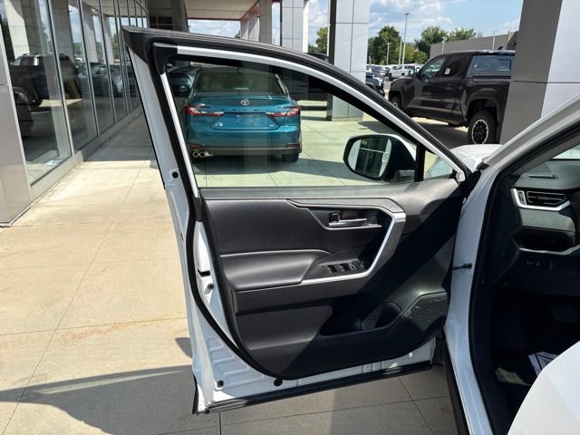 Used 2023 Toyota RAV4 XLE AWD/4WD image 24