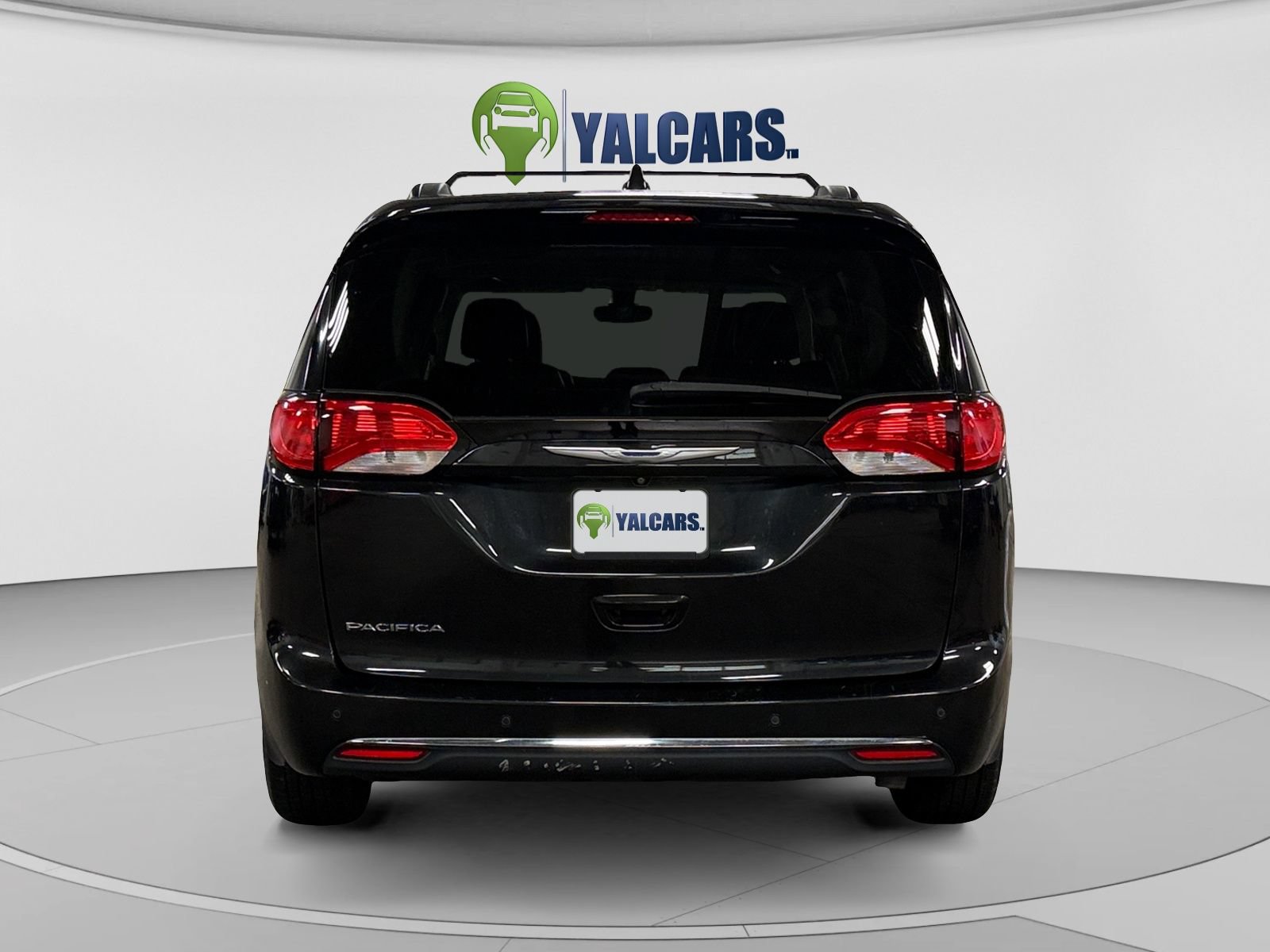 Used 2017 Chrysler Pacifica Touring-L FWD image 4