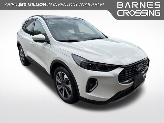 Used 2023 Ford Escape Platinum w/ Premium Technology Package AWD/4WD image 1